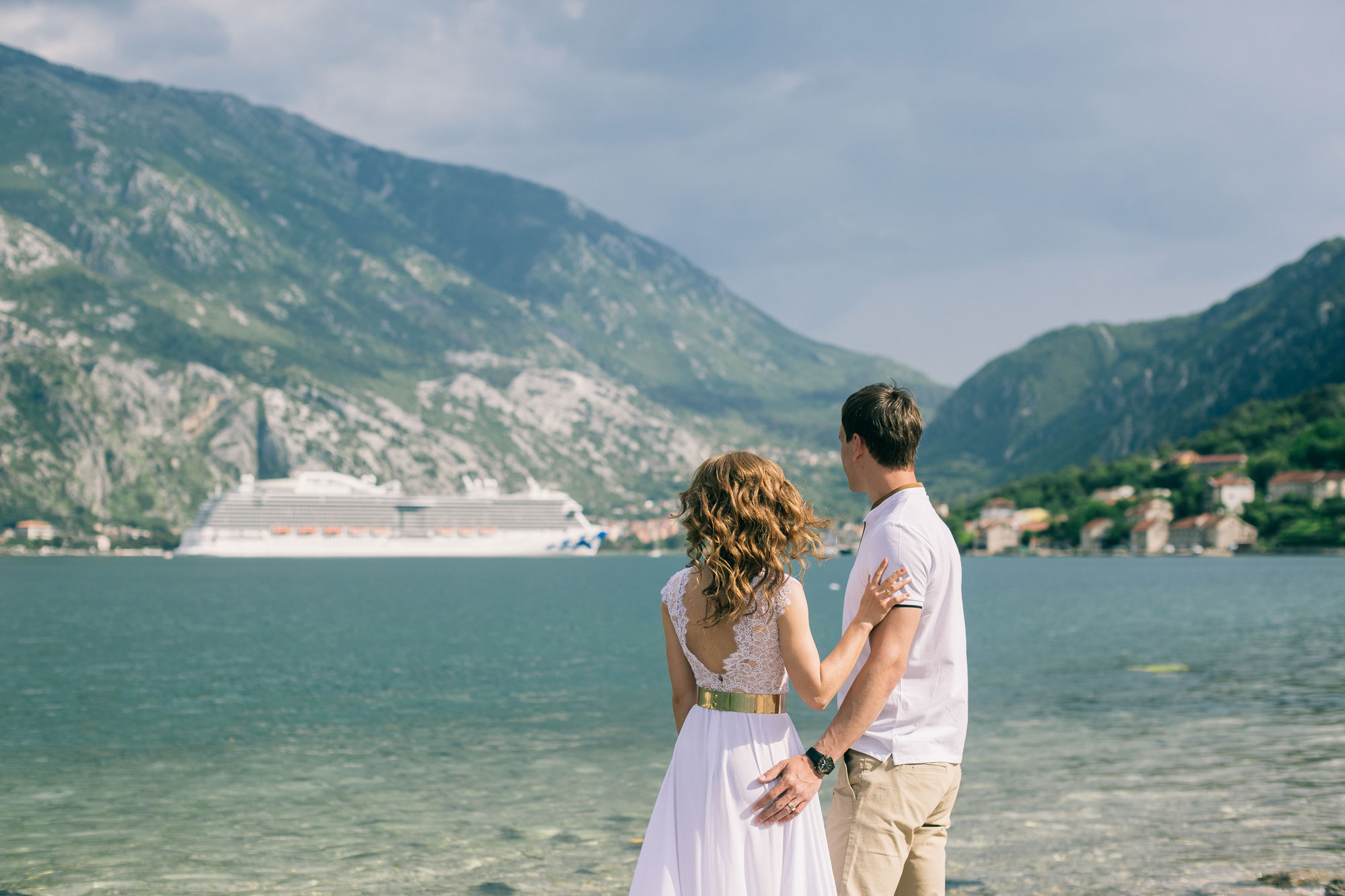 Young couple traveling  on a cruise vacation